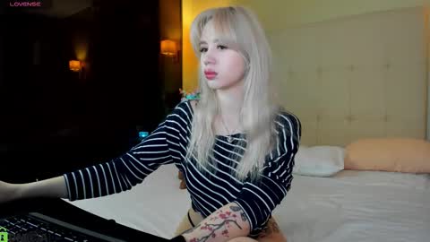 Snapshot of alli_aster chatting on 02/23/26, 12:52 alli_aster online show from 02/23/26, 12:52