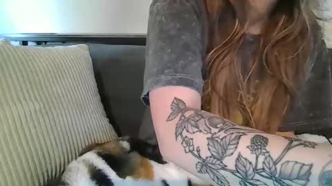 Snapshot of alliebearx chatting on 04/27/26, 08:07 alliebearx online show from 04/27/26, 08:07
