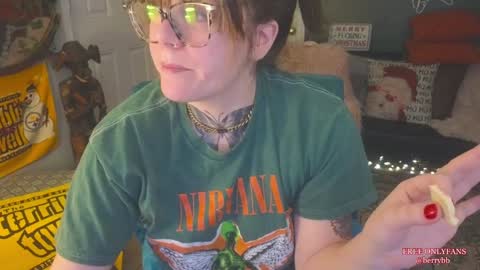 Snapshot of allieberrybb chatting on 12/23/24, 03:18  bb  online show from 12/23/24, 03:18