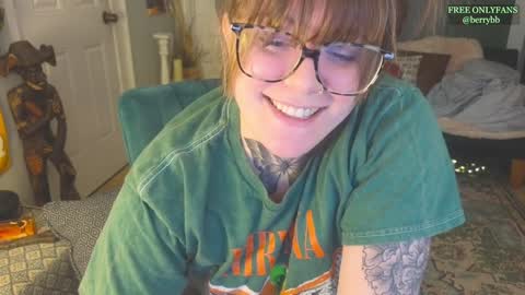 Snapshot of allieberrybb chatting on 12/26/24, 03:06  bb  online show from 12/26/24, 03:06