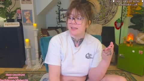 Snapshot of allieberrybb chatting on 01/17/25, 05:42  bb  online show from 01/17/25, 05:42