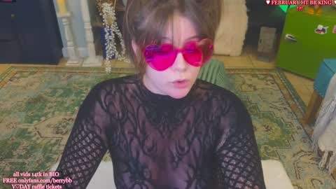 Snapshot of allieberrybb chatting on 02/05/25, 04:16  bb  online show from 02/05/25, 04:16