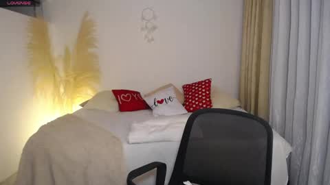 Allie  online show from 04/21/26, 06:12