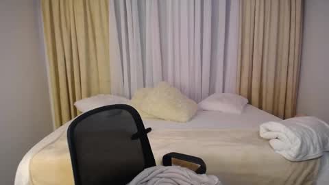 Snapshot of allierose_ chatting on 05/22/26, 02:22 Allie online show from 05/22/26, 02:22