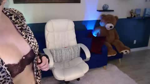 Alli online show from 09/30/25, 02:22