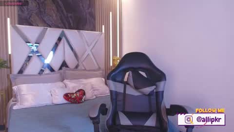 Snapshot of allison_parker1_ chatting on 11/15/25, 12:02 allison_parker1_ online show from 11/15/25, 12:02