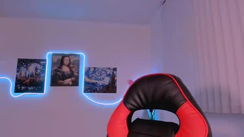 Snapshot of allison_starmodel chatting on 11/30/25, 05:00 allison_starmodel online show from 11/30/25, 05:00