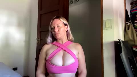 allisonlove2 online show from 04/23/26, 05:15