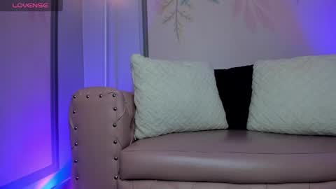 Snapshot of allisonsweet4u_ chatting on 04/16/26, 03:07 Allison online show from 04/16/26, 03:07