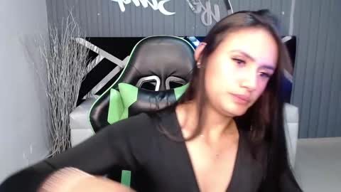 Snapshot of allisson_a chatting on 01/04/25, 12:37 Allisson online show from 01/04/25, 12:37