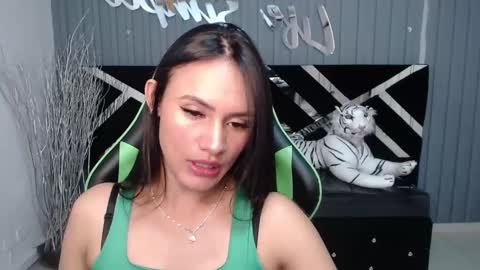 Snapshot of allisson_a chatting on 01/21/25, 03:37 Allisson online show from 01/21/25, 03:37