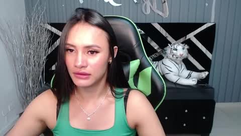 Snapshot of allisson_a chatting on 01/21/25, 06:43 Allisson online show from 01/21/25, 06:43