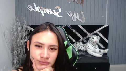 Snapshot of allisson_a chatting on 01/25/25, 09:36 Allisson online show from 01/25/25, 09:36