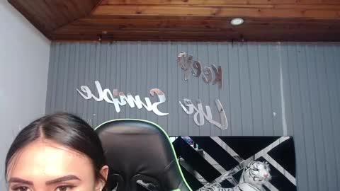 Snapshot of allisson_a chatting on 01/28/25, 06:27 Allisson online show from 01/28/25, 06:27