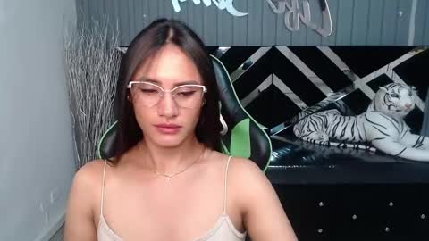 Snapshot of allisson_a chatting on 02/04/25, 09:28 Allisson online show from 02/04/25, 09:28