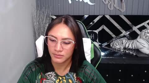 Snapshot of allisson_a chatting on 02/06/25, 09:32 Allisson online show from 02/06/25, 09:32