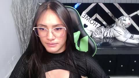 Snapshot of allisson_a chatting on 02/14/25, 06:23 Allisson online show from 02/14/25, 06:23