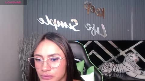 Snapshot of allisson_a chatting on 02/18/25, 09:43 Allisson online show from 02/18/25, 09:43