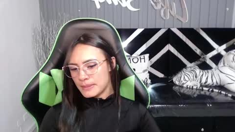 Snapshot of allisson_a chatting on 02/20/25, 06:28 Allisson online show from 02/20/25, 06:28