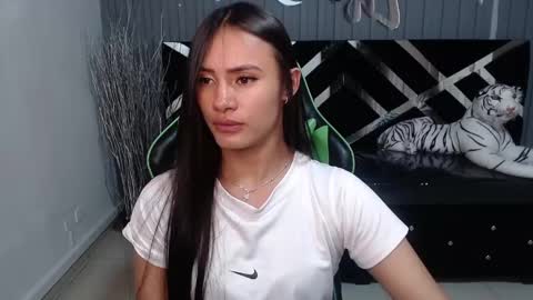 Snapshot of allisson_a chatting on 03/07/25, 03:40 Allisson online show from 03/07/25, 03:40