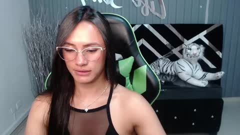 Snapshot of allisson_a chatting on 03/08/25, 12:55 Allisson online show from 03/08/25, 12:55