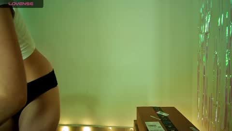 Snapshot of allisson_rose chatting on 07/22/26, 08:11 Alli online show from 07/22/26, 08:11
