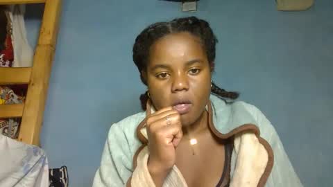 allizida01 online show from 11/17/25, 03:51