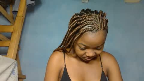 allizida01 online show from 11/18/25, 11:36