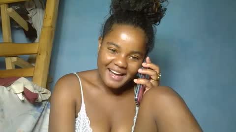 allizida01 online show from 11/25/25, 04:07