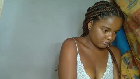 allizida01 online show from 12/13/25, 07:53