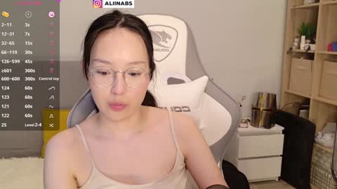 Snapshot of alllinaeve chatting on 01/21/25, 10:52 Alina online show from 01/21/25, 10:52
