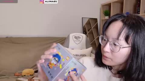 Snapshot of alllinaeve chatting on 03/10/25, 04:35 Alina online show from 03/10/25, 04:35