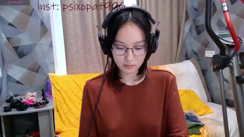 Snapshot of alllinaeve chatting on 10/14/25, 06:47 Alina online show from 10/14/25, 06:47