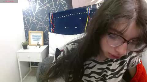 Snapshot of alllyson_ chatting on 06/29/26, 12:05 alison online show from 06/29/26, 12:05
