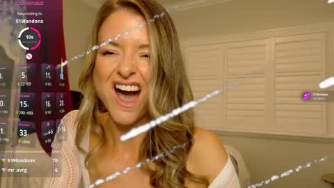 Snapshot of alluring_aurora_amor chatting on 10/03/25, 01:46 Aurora online show from 10/03/25, 01:46