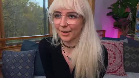 Ally Elliot online show from 10/28/25, 08:55