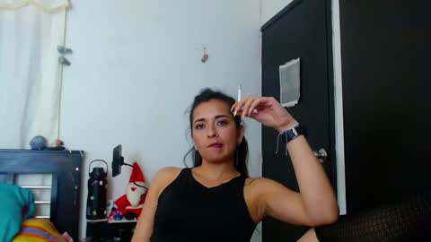 Snapshot of allyson_collins_ chatting on 12/27/24, 04:04 Allyson collins online show from 12/27/24, 04:04