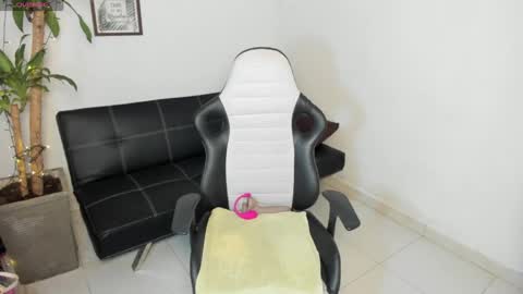 allyssann online show from 04/22/26, 09:38