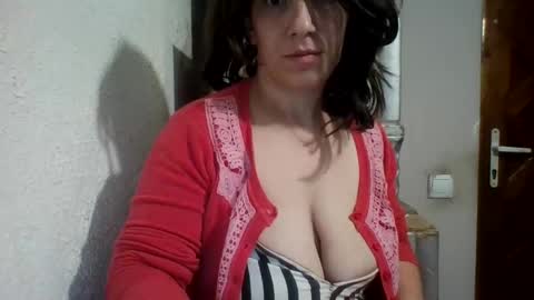 Snapshot of alma_amy chatting on 12/15/24, 10:47 Alma online show from 12/15/24, 10:47