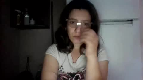 Snapshot of alma_amy chatting on 01/12/25, 08:25 Alma online show from 01/12/25, 08:25