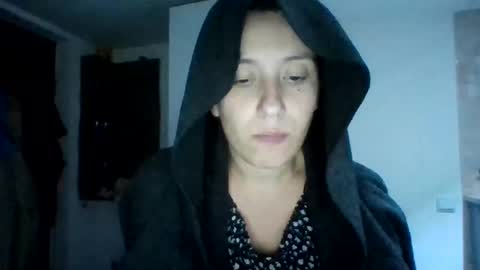 Snapshot of alma_amy chatting on 09/18/25, 08:11 Alma online show from 09/18/25, 08:11
