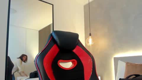 ALMA FENIX  online show from 10/27/25, 12:31