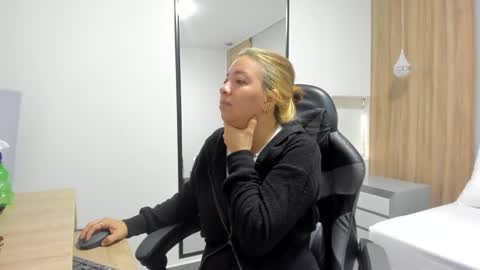 ALMA FENIX  online show from 12/20/25, 12:23