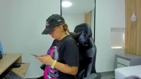 ALMA FENIX  online show from 12/22/25, 12:35