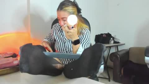 ALMA FENIX  online show from 04/01/26, 02:47