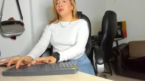 ALMA FENIX  online show from 04/18/26, 07:58