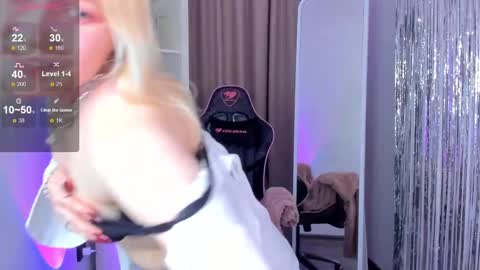 Snapshot of alma_wilson chatting on 02/05/25, 06:26 Amina online show from 02/05/25, 06:26