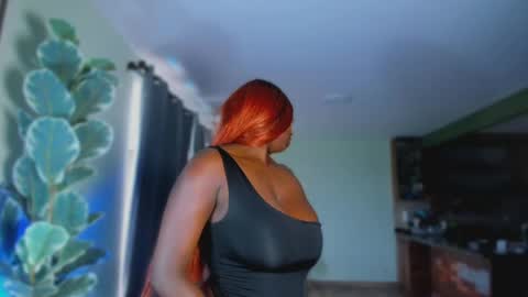 Snapshot of almaahotxxx chatting on 05/04/26, 02:35 almaahotxxx online show from 05/04/26, 02:35