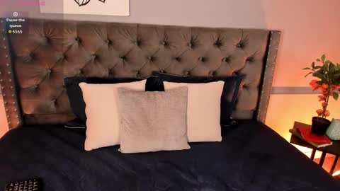 Mia online show from 03/19/26, 02:21