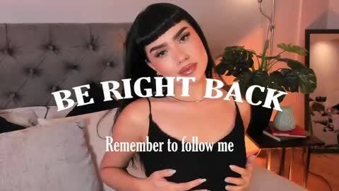 Mia online show from 04/22/26, 01:34